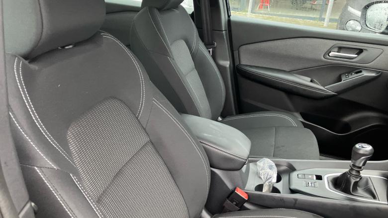 Nissan Qashqai 1.3 DiG-T MH Acenta Premium 5dr Petrol Hatchback